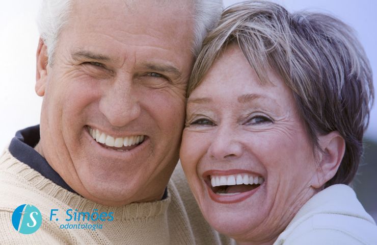Prótese dental, o que são coroas e pontes?