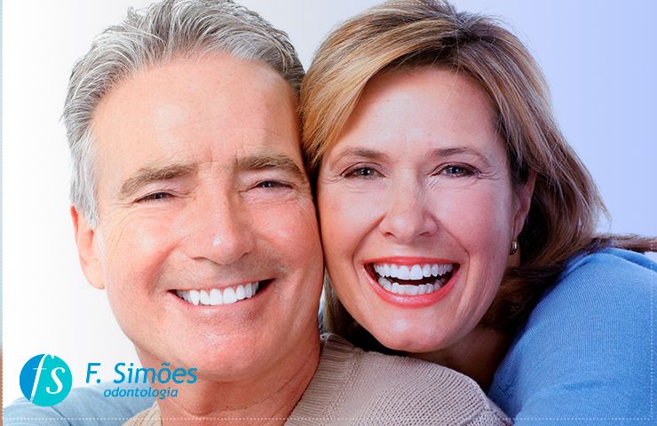 Tratamento com implantes dentários